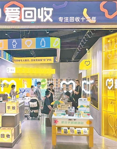 線上品牌發(fā)力線下開(kāi)店 策略、挑戰(zhàn)與機(jī)遇